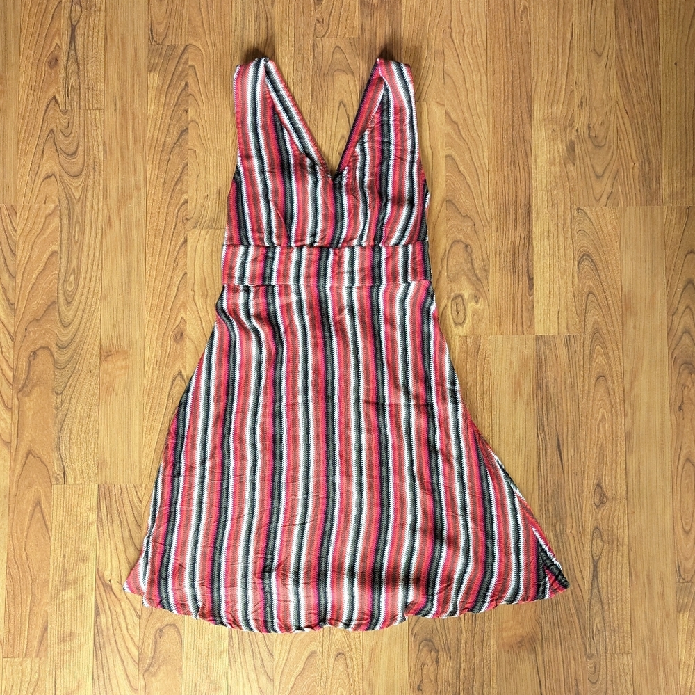NWOT Casual V-Neck Lace-Up Dress in Red and Orange, Size Small